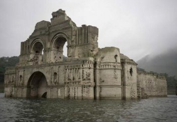 Құрғақшылық кесірінен тартылған су қоймасының табанынан көне шіркеу шықты (ВИДЕО