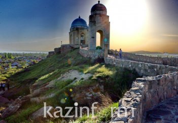 Қазақстанның жалпыұлттық деңгейдегі қасиетті орындары мен кешендерінің толық тізімі