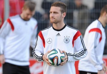 Участник Евро-2016 Шкодран Мустафи рассказал, что дает ему вера в Аллаха