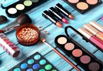 Можно ли продавать косметику?