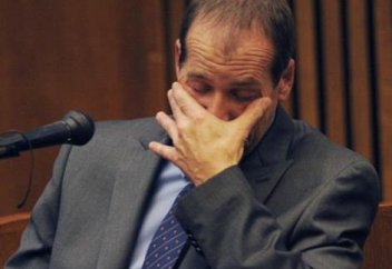 Тролль, решивший сжечь Коран, разрыдался в суде