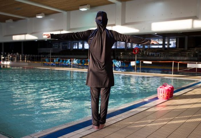 В Москве запустили курсы по плаванию для мусульманок