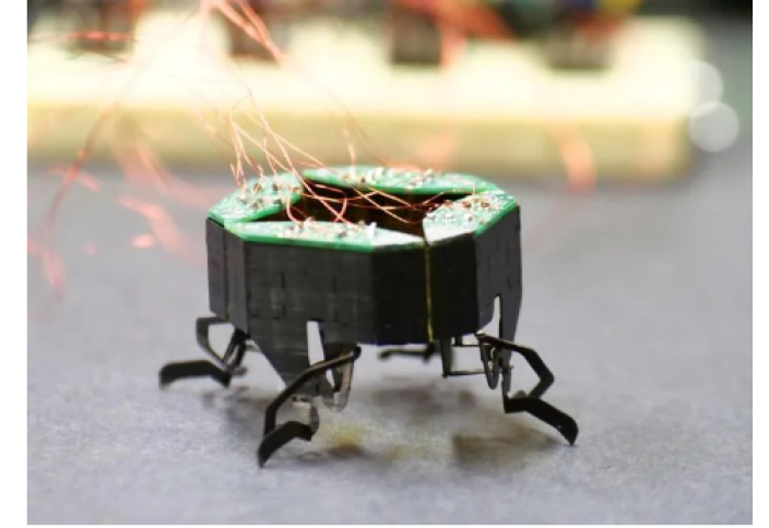 Саңылаудан өте алатын тарнсформер робот құрастырылды (видео)
