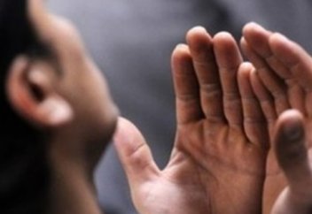 Адамнан сұрағанның екі көзі шығады