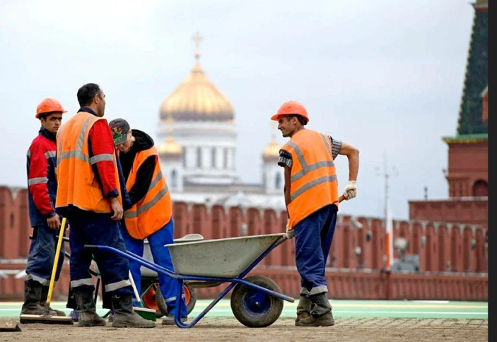 В Госдуме хотят запретить одной категории мигрантов приезжать в Россию с семьями