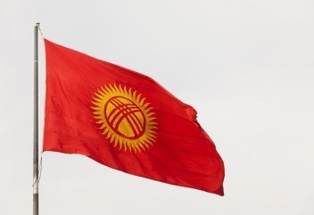 Қырғызстанда баланы анасының атына  жаздыруға заң жүзінде тыйым салынды