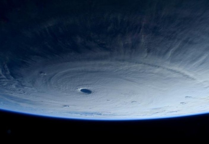 Спутниктен түсірілген тайфунның рекордтық көлемі (фото)