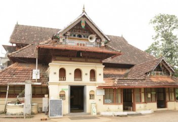 1000 жыл толған көне мешіт әйелдерге есігін айқара ашты (фото)