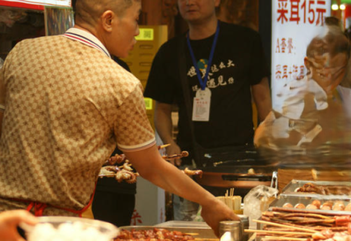 Китайский университет запустил программу барбекю-диплома для профессионализации процветающего сектора