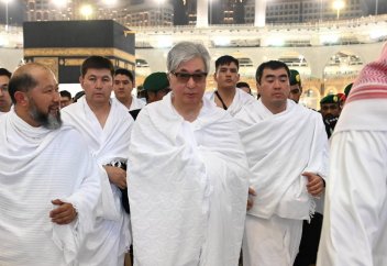 ҚАЗАҚСТАН ПРЕЗИДЕНТІ ҰМРА ҚАЖЫЛЫҒЫН ӨТЕДІ (ФОТО+ВИДЕО)