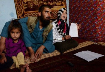 Вслед за Малалой Азиза борется за образование