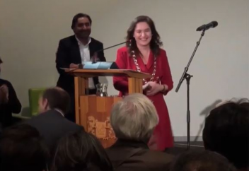 Турчанка избрана мэром города в Нидерландах