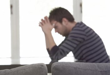 Муж с каждым днём отдаляется всё больше и больше…