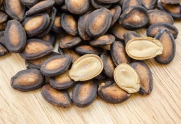 Возьми горсть арбузных семечек и брось их в кипящую воду: результат тебя шокирует!