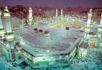 100 тілде жазылған баннерлер қажылықты өтеуге көмектеседі