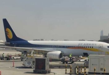 Әуекомпаниясы ұшақта өмірге келген балаға өмір бойына “тегін билет” сыйлады (видео)