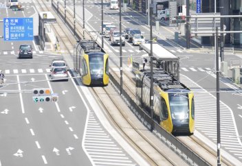 В Японии, испытывающей дефицит ресурсов, все больше поездов работают на возобновляемых источниках энергии