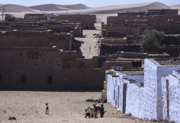 «В окружении океана песка»: опустынивание ставит древний город на грань забвения