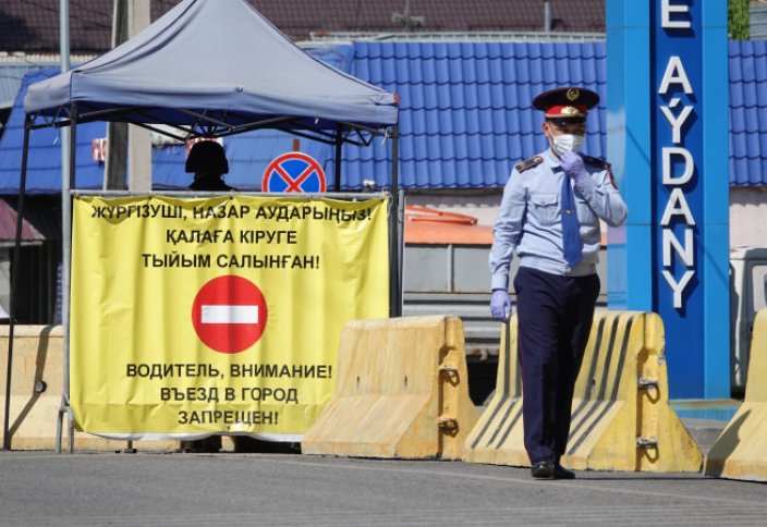 В Казахстане объявили о снятии блокпостов. Казахстанцам разрешат ездить в другие города на своих авто