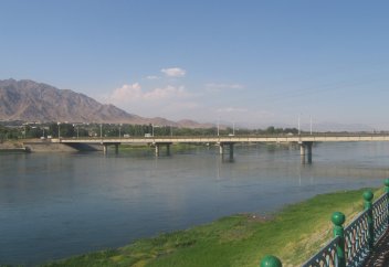 Экология: Өзбекстан Орталық Азиядағы ең ұзын өзенді химиялық қоспалармен ластады