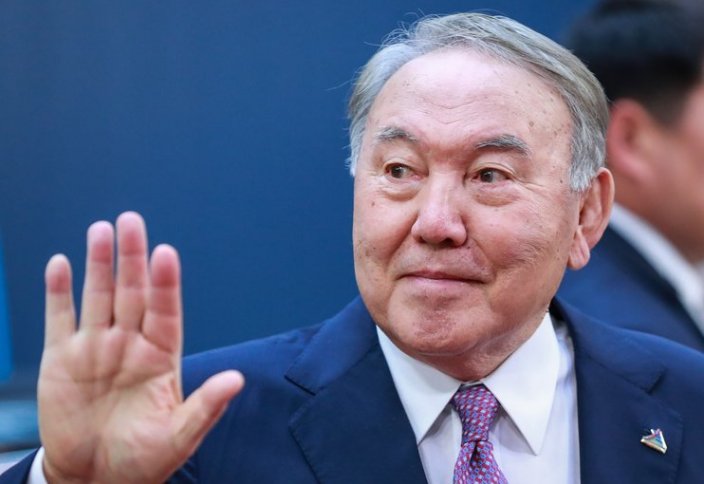 Президент Казахстана Нурсултан Назарбаев сложил полномочия