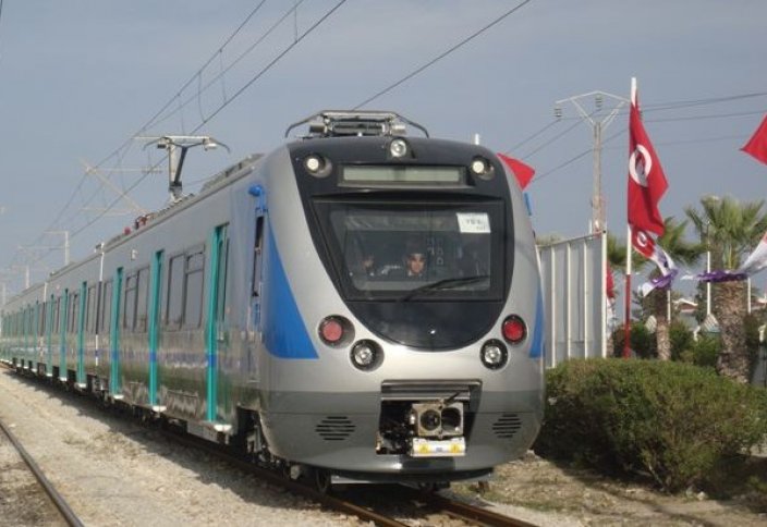 Поезд на тот свет. В Тунисе пассажиры пришли в ужас, узнав, кто вез их на огромной скорости (ВИДЕО)
