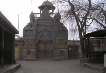 Шыңжаңдағы мешітті дәретханаға айналдырған: Қытай мұсылмандардың ғибадатханалары мен зираттарын бұзып жатыр