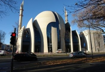 Германияда мешіттерге шабуыл жасау жиілеп барады