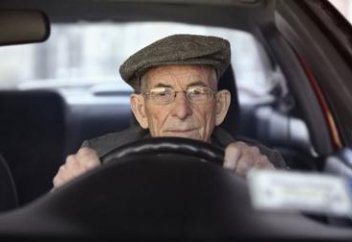 Жүргізуші куәлігінен өз еркімен бас тартқан қарттарға қандай жеңілдік қарастырылған