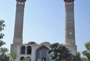 Қаңырап қалған қалада қаңсымай тұрған жалғыз ғимарат – мешіт (ФОТО)