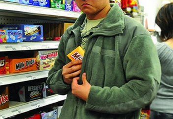 Қарны ашқан жұмыссыздарға тамақ ұрлауға рұқсат етілді