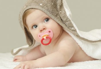 Балаға емізік (соска) беру күнә ма? Емізік беру баланы алдағанға жата ма?