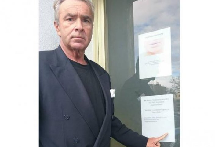 Австрийского врача могут лишить лицензии за отказ лечить беженцев