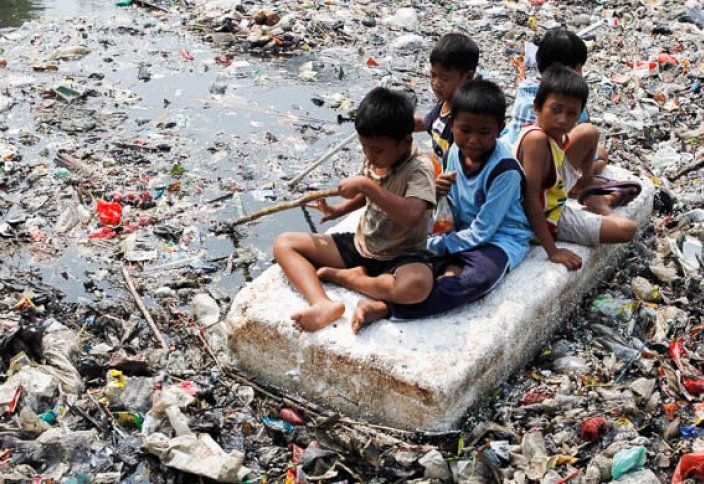 Малайзия намерена вывезти пластиковый мусор в страны происхождения