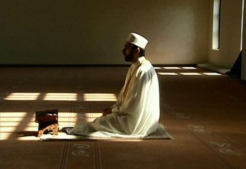 Жасаған амалдарыңа сеніп қалма!