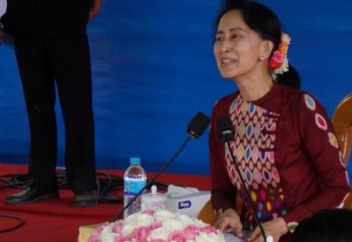 Лидер Мьянмы Аун Сан Су Чжи выступила с обращением к нации по вопросу рохинджа