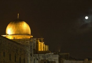 Сырға толы Исра және Миғраж түні