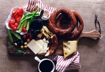 Желудок - место для еды.