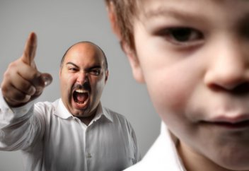 Қатал тәрбиенің бала ДНҚ-сын зақымдайтыны белгілі болды