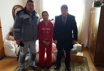 Волонтеры помогли живущей в нищете матери семерых детей в Алматинской области