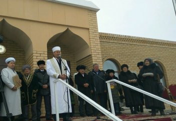 Күршімде күмбезі күнге шағылысқан мешіт ашылды (фото)