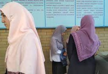 В Узбекистане зав. кафедрой выгнала студентку из-за хиджаба