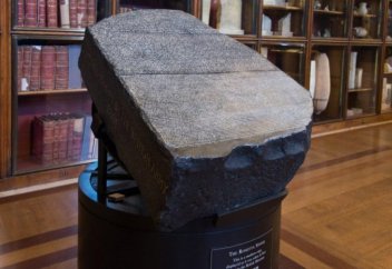 Разные: Египет потребовал от Лувра вернуть украденные древности