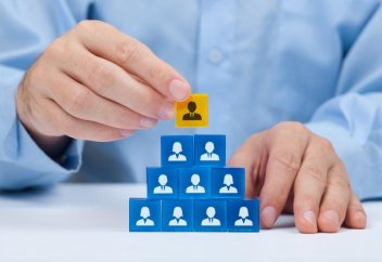 Как казахстанцев заманивают в финансовые пирамиды