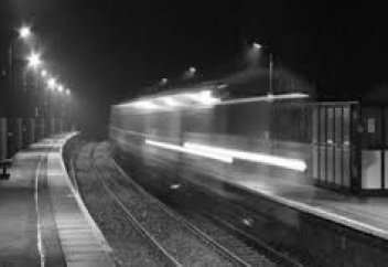 Қытай вокзалына келіп тоқтаған елес пойыз таспаға тартылып қалды (видео)