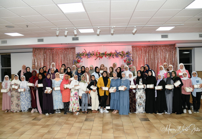 Более 50 девушек отпраздновали свой первый день в хиджабе