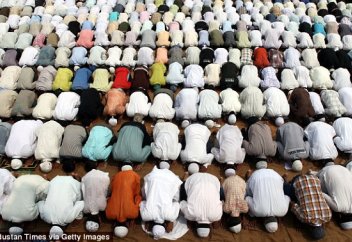 МҰСЫЛМАНДАР САНЫ 3 МИЛЛИАРДҚА ЖАҚЫНДАП КЕЛЕДІ