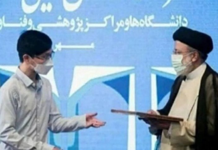 Ирандағы қазақ баласы 600 мың оқушыдан озып, президентпен кездесті