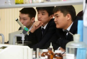 Енді елімізде мектеп оқушылары заңды түрде ақша таба алады