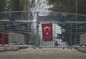 Түркия шекарасын адамның жүзін танитын қондырғылармен шегендеді